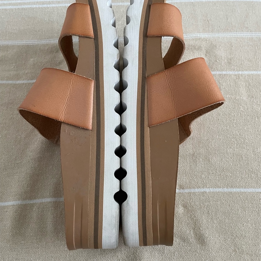 Reef Women's Tan Double Strap Sandals - like new. So comfy! - Picture 6 of 7